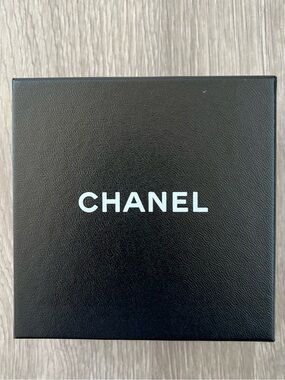 Chanel Box (BB405)